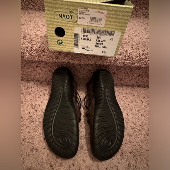 Naot women shoes fits size 10.5-11.5 - Picture 2 of 3